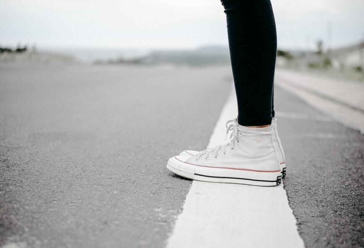 pantofi sport Converse albi pe glezna pentru femei