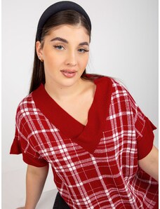 Fashionhunters Vestă tricotată în carouri roșii de dimensiuni mai mari