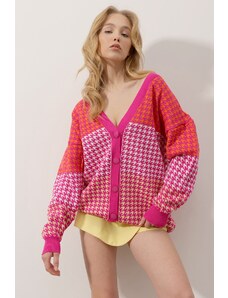 Trend alaçatı stili femei fucsia V-gât cu nasturi în față, laba cioară modelat tricotaje supradimensionate de sezon Cardigan