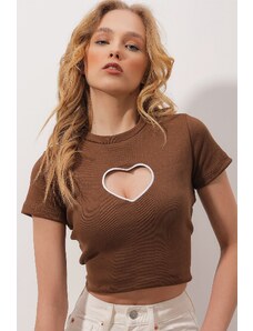 Trend Alaçatı Stili Women's Brown Crew Neck Heart Embroidery Half Sleeve Knitted Crop Blouse