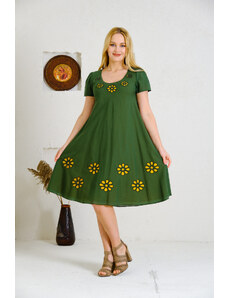 Distribuit de FashionLook Rochie verde cu detaliu floral perforat