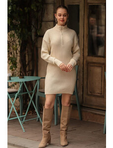 FashionForYou Rochie scurta tip hanorac Marybel, din tricot gros, cu fermoar scurt si guler inalt, Crem, Marime universala S/M/L (Marime: One Size S-M-L)