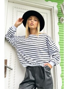 Trend Alaçatı Stili Women's White Black Crew Neck Striped Seasonal Oversize Sweatshirt