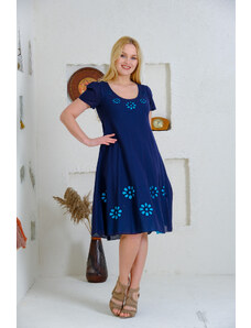 Distribuit de FashionLook Rochie albastra cu detaliu floral perforat