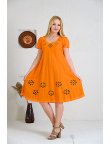 Distribuit de FashionLook Rochie orange cu detaliu floral perforat