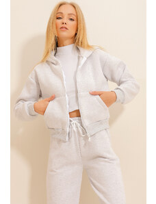 Trend Alaçatı Stili Women's Graymelange Hooded Kangaroo Pocket 3 Thread Inner Raising Crop Sweatshirt