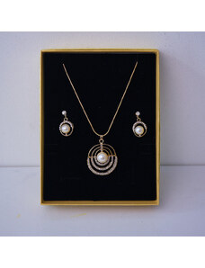 Set accesorii Feeling, din inox, cu cercei, lantisor si pandativ cu cristale, in cutie eleganta, DejaVu Gold pearl
