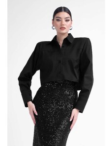 BLUZAT Black cropped poplin shirt with oversized shoulders