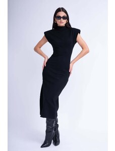 BLUZAT Black Midi Dress With Oversized Shoulders And Side Slit