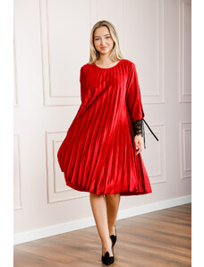 Distribuit de FashionLook Rochie plisata rosie din catifea cu insertie de dantela