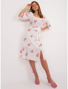 Fashionhunters Ecru-pink floral midi dress with belt
