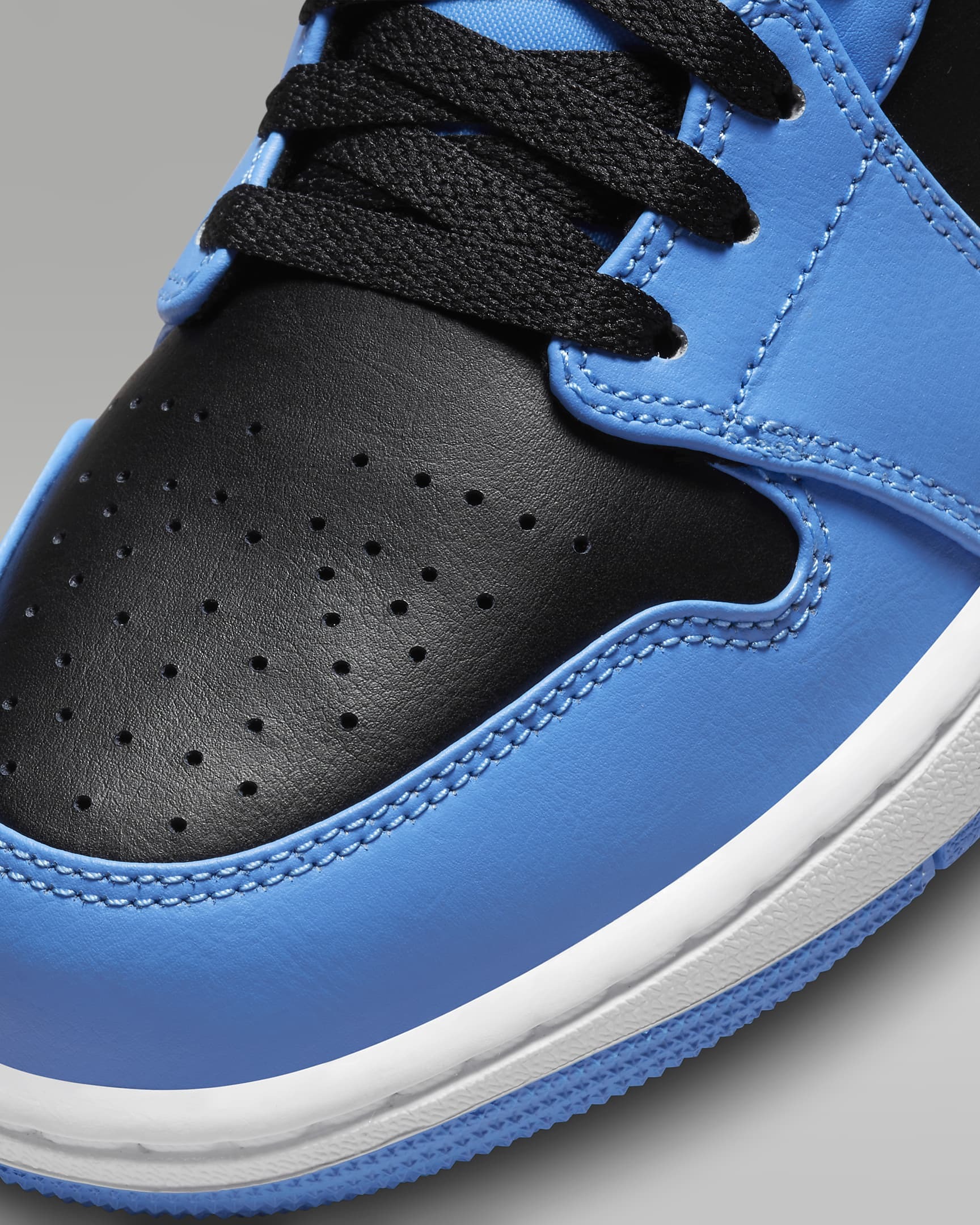 Air Jordan 1 Mid University Blue/White/Black - GLAMI.ro