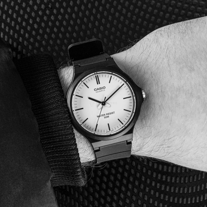 Casio Collection MW-240-7EVEF