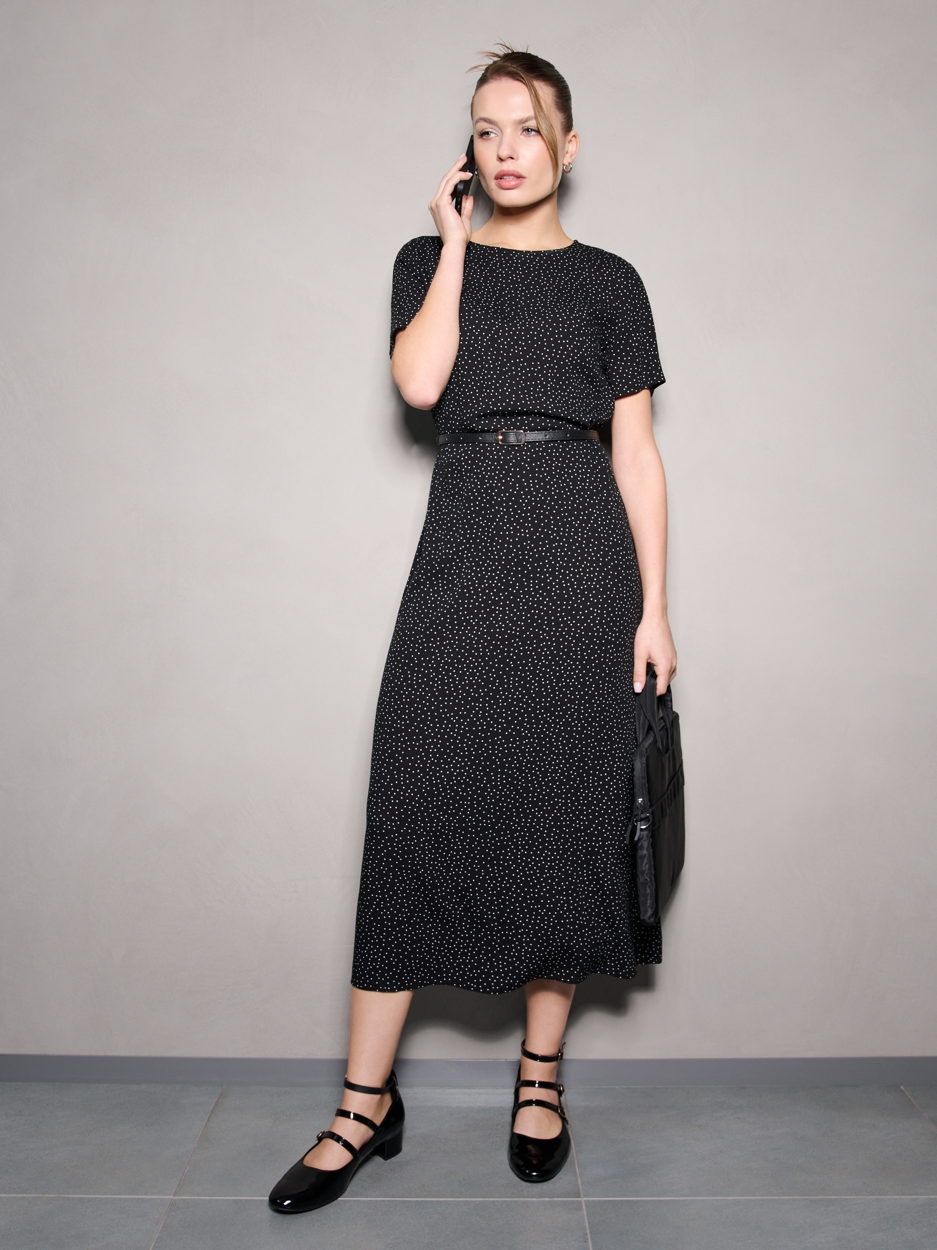 Sinsay - Rochie midi din vâscoză cu curea cu imprimeu cu buline - multicolor