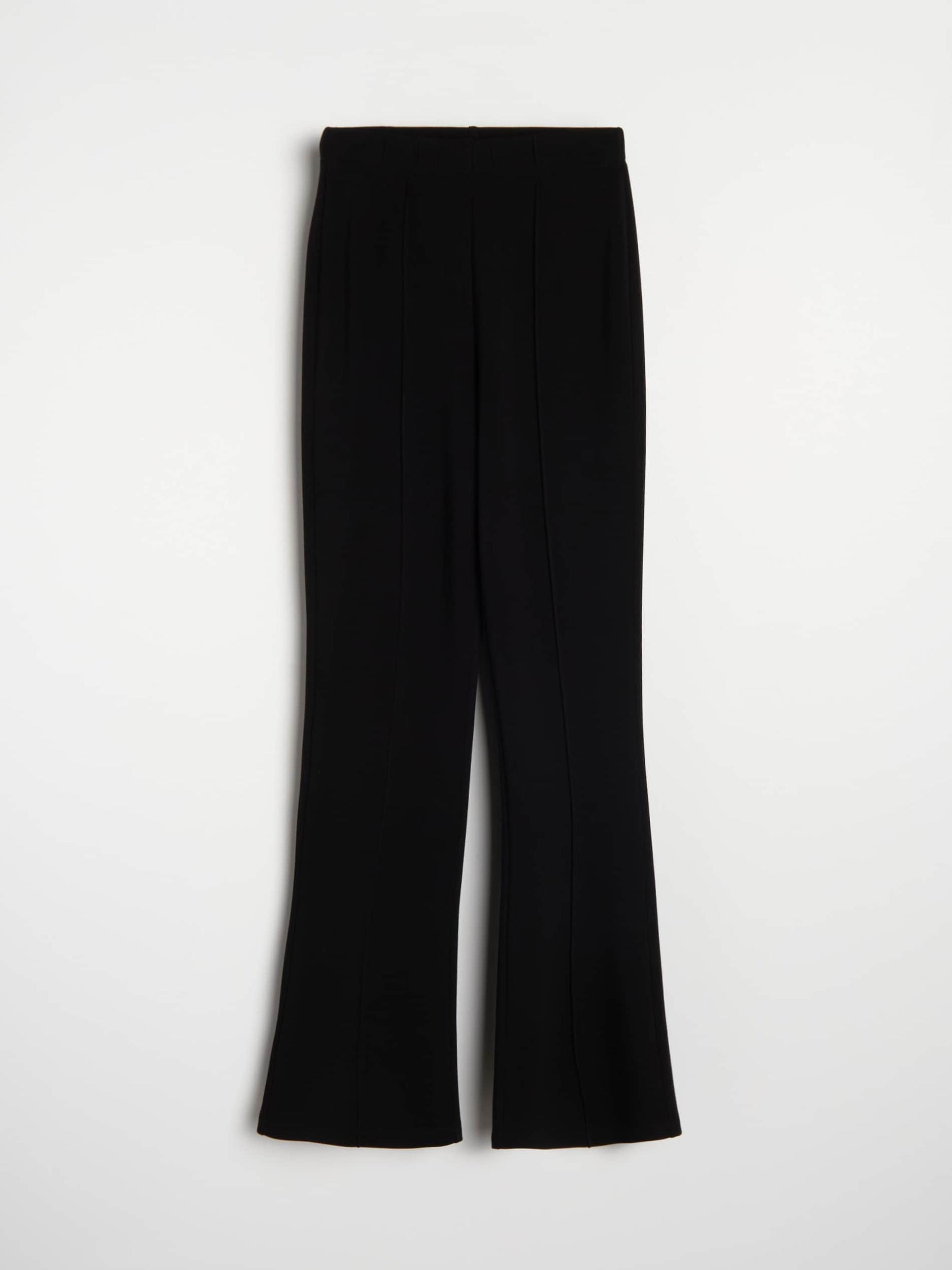 Sinsay - Pantaloni evazați din tricot cu cusături decorative - negru