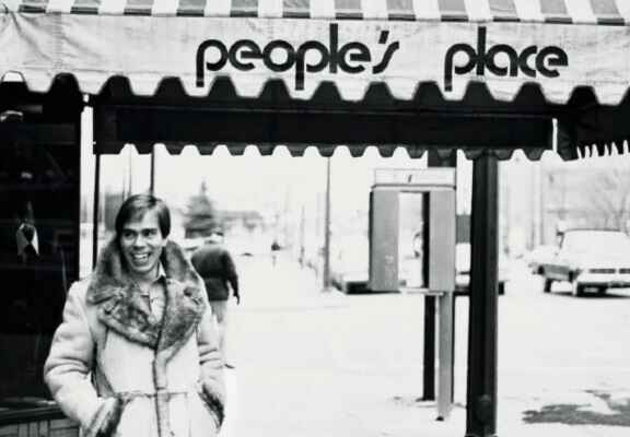 Tommy Hilfiger in fata primului sau magazin People's place