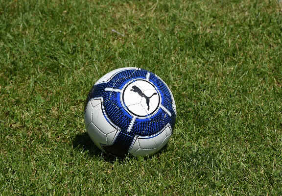 minge de fotbal Puma in nuante de alb si albastru