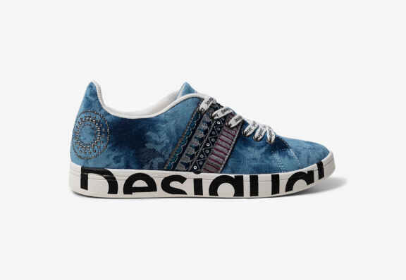 pantofi sport desigual cu imprimeu in nuante de albastru si platforma, cu inscriptie Desigual