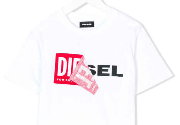tricou alb cu maneci scurte cu imprimeu Diesel in nuante de rosu si negru