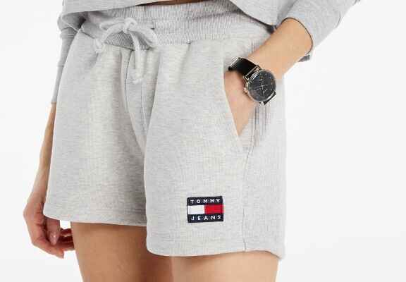 pantaloni scurti sport gri cu logo Tommy Jeans pentru femei