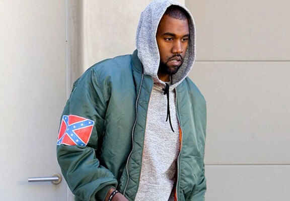 Kanye West cu hanorac gri cu gluga si geaca bomber matlasata verde