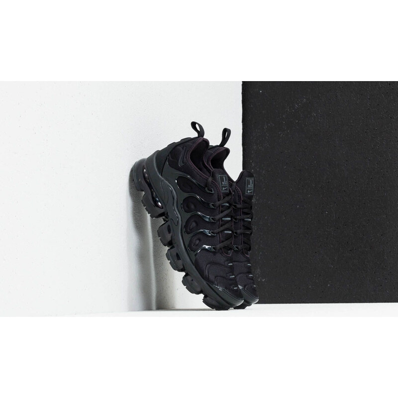 Air vapormax clearance triple black