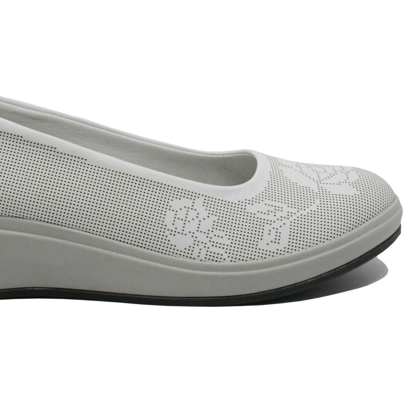 Pantofi comozi Suave, albi cu imprimeu trandafiri, din piele naturala OTR13011