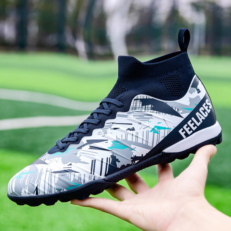 Ghete de fotbal MBrands, 8.4 cu glezna pentru teren sintetic, culoare alb cu negru