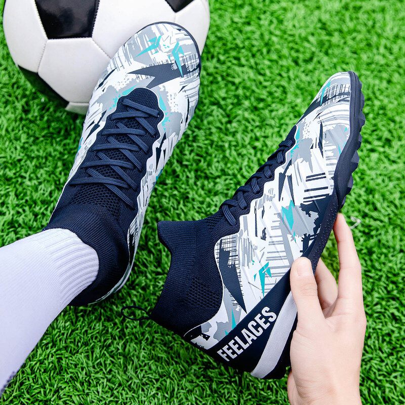 Ghete de fotbal MBrands, 8.4 cu glezna pentru teren sintetic, culoare alb cu negru