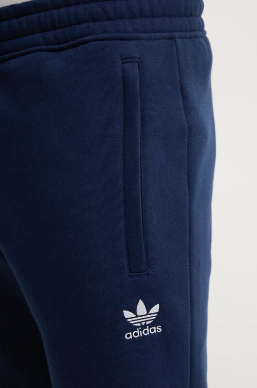 adidas Originals pantaloni de trening Essential