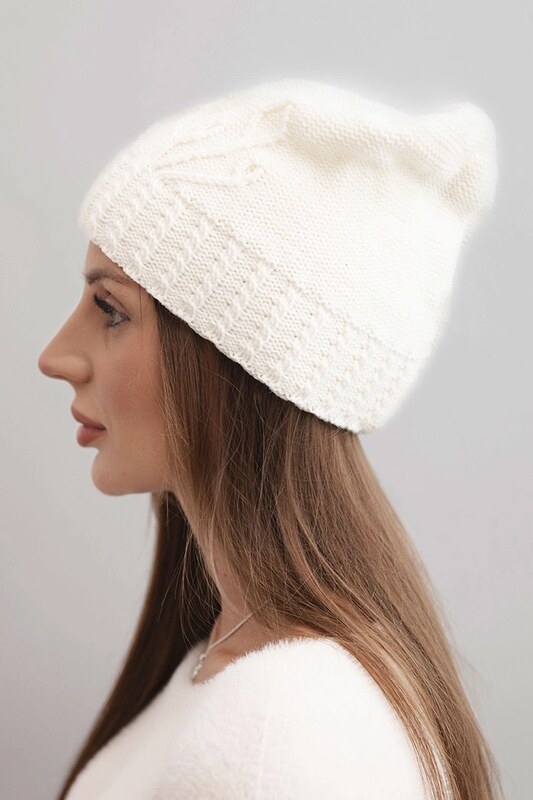 Căciulă de iarnă pentru femei Kesi cu model în relief ecru