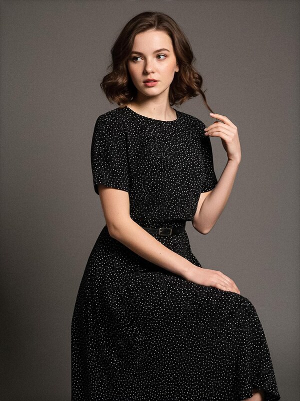 Sinsay - Rochie midi din vâscoză cu curea cu imprimeu cu buline - multicolor