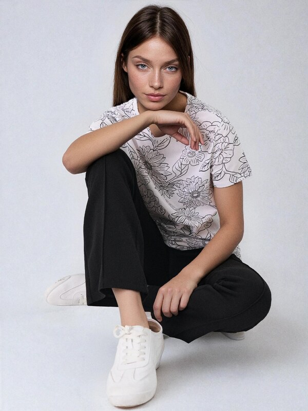 Sinsay - Pantaloni evazați din tricot cu cusături decorative - negru